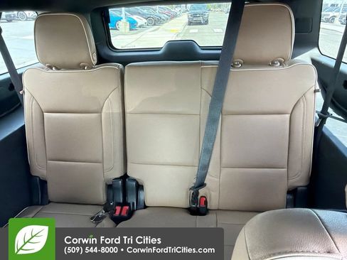Used 2022 Chevrolet Suburban Premier AWD/4WD image 7