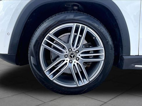 Used 2024 Mercedes-Benz GLS 450 4MATIC image 11