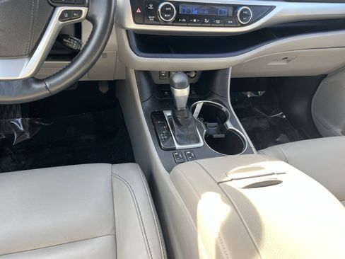 Used 2018 Toyota Highlander XLE AWD/4WD image 20