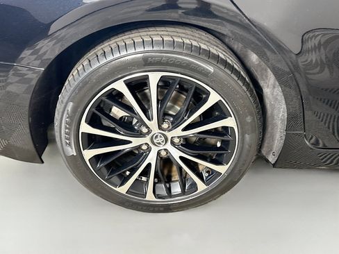 Used 2020 Toyota Camry SE image 32