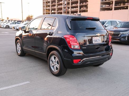 Used 2022 Chevrolet Trax LS w/ Tint and Cruise Package FWD image 6