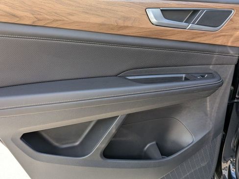 Used 2025 Volkswagen Atlas SE image 22