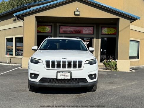 Used 2019 Jeep Cherokee Latitude Plus AWD/4WD image 2