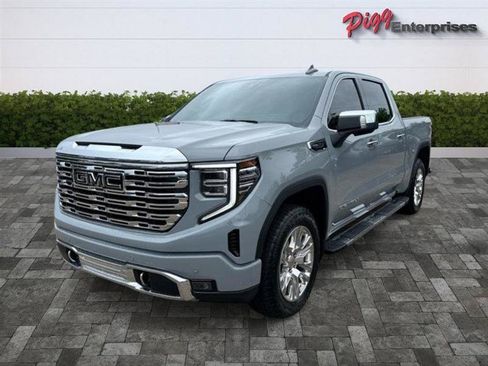 Used 2025 GMC Sierra 1500 Denali w/ Technology Package AWD/4WD image 4