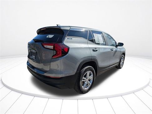 Used 2024 GMC Terrain SLE image 4