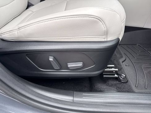 Used 2025 Hyundai Tucson Limited FWD image 39