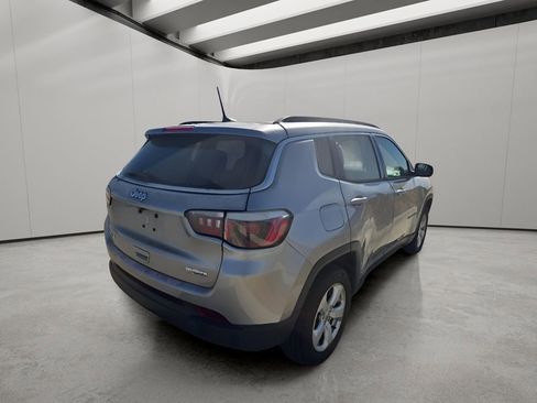 Used 2019 Jeep Compass Latitude image 5