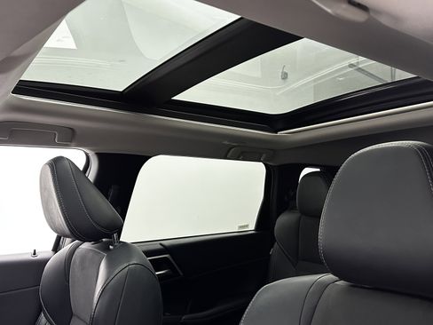 Used 2024 Mitsubishi Outlander SE Black Edition image 6