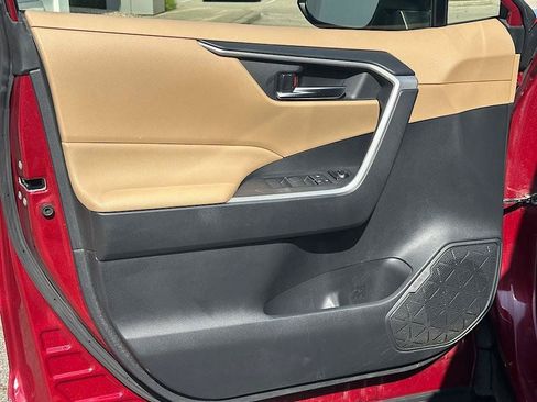 Certified 2019 Toyota RAV4 XLE w/ Convenience Package AWD/4WD image 14