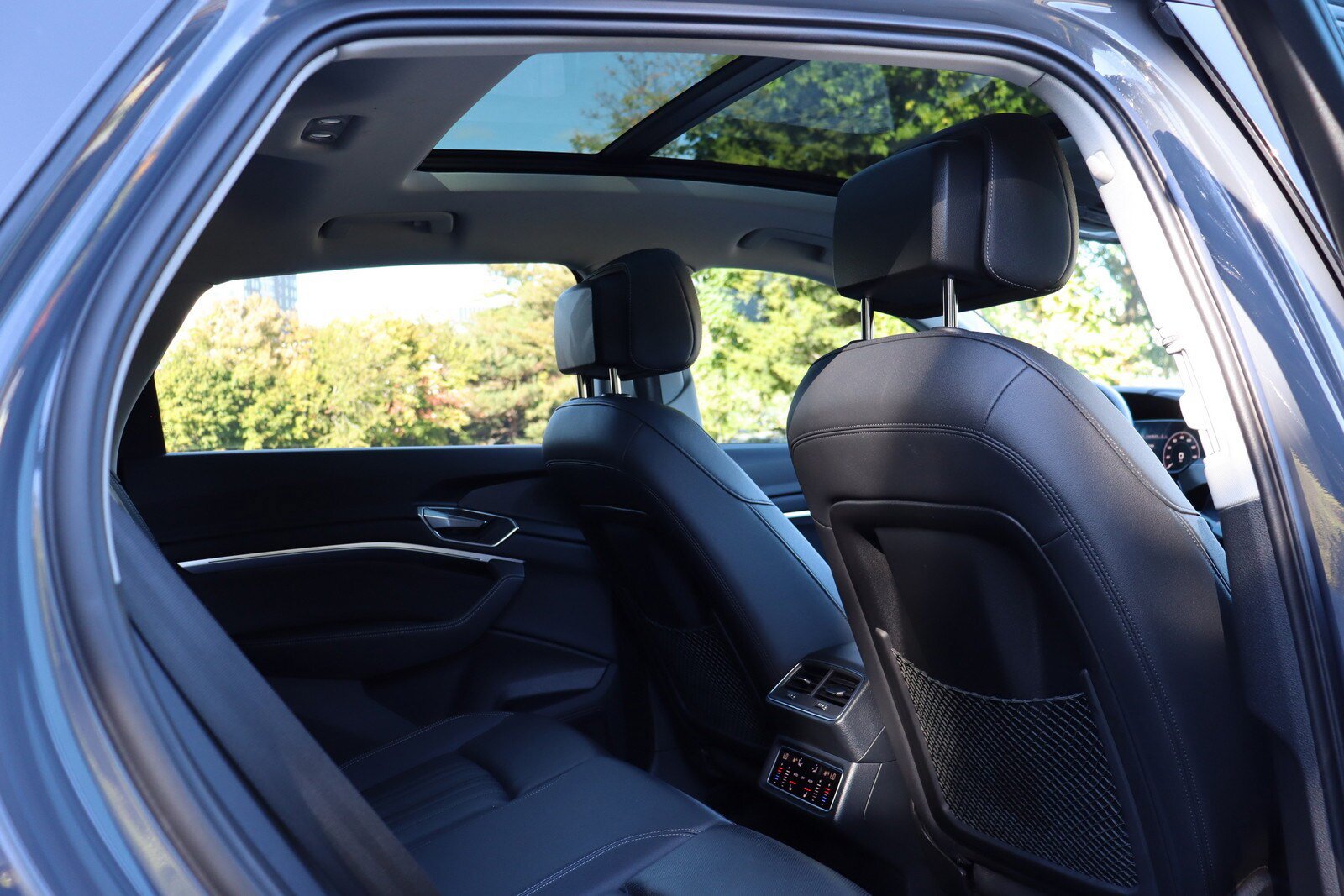 Used 2024 Audi Q8 e-tron Premium Plus AWD/4WD image 16