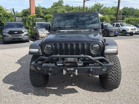 Used 2019 Jeep Wrangler Unlimited Sahara AWD/4WD image 3