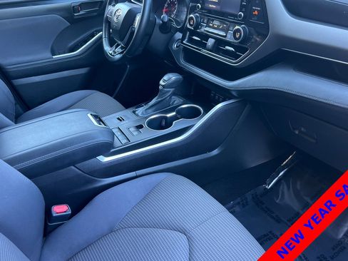 Used 2021 Toyota Highlander LE image 17