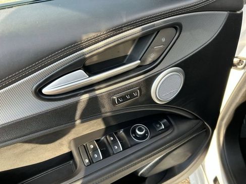 Used 2023 Alfa Romeo Stelvio Veloce AWD/4WD image 16
