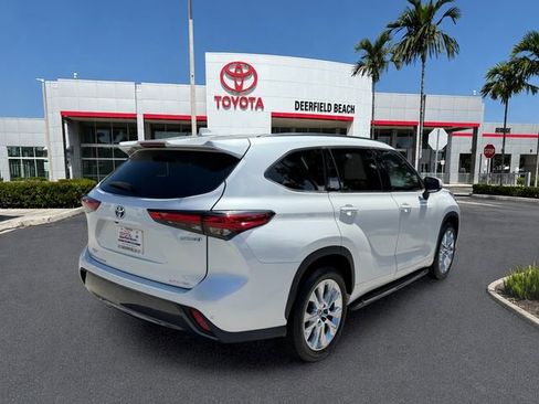 Used 2022 Toyota Highlander Limited FWD image 7