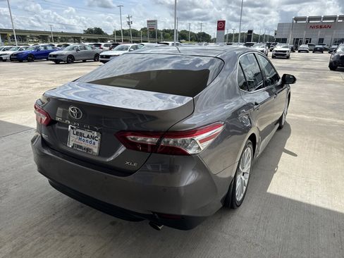 Used 2018 Toyota Camry XLE FWD image 4