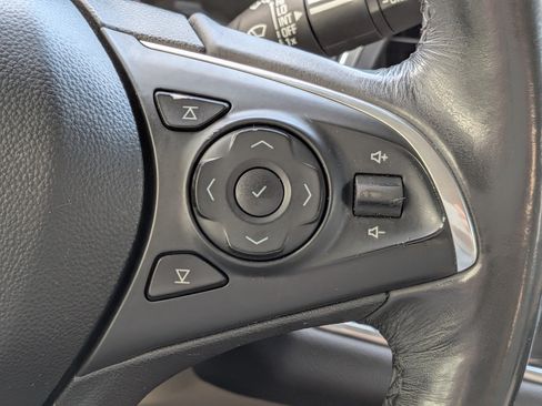 Used 2020 Buick Enclave Premium w/ Sun and Sites Package FWD image 27