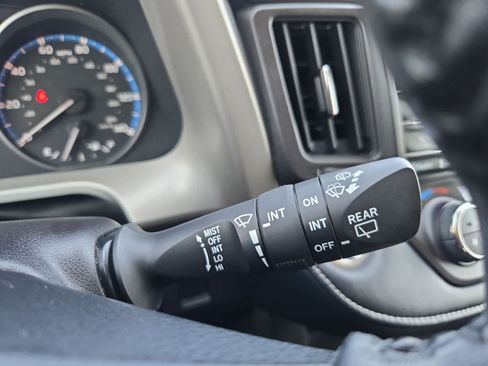 Used 2018 Toyota RAV4 XLE FWD image 26
