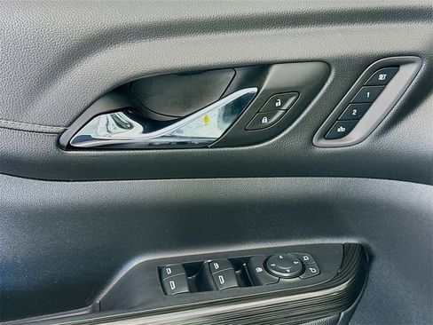 Used 2019 GMC Acadia SLT image 18