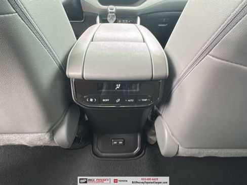 Used 2025 Toyota Highlander XLE image 14