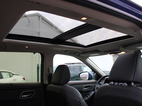 Certified 2023 Nissan Rogue Platinum image 13