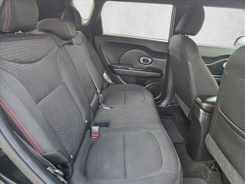 Used 2015 Kia Soul + image 19