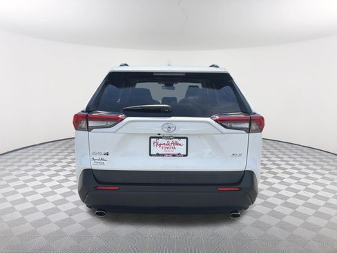 Used 2019 Toyota RAV4 XLE w/ Convenience Package FWD image 15