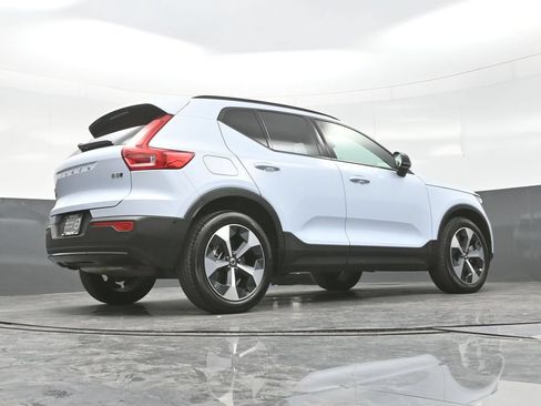 Used 2026 Volvo XC40 B5 Plus AWD/4WD image 28