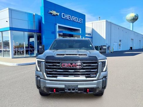 Used 2024 GMC Sierra 2500 AT4 w/ AT4 Premium Plus Package AWD/4WD image 9