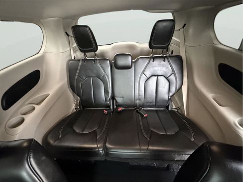 Used 2020 Chrysler Voyager Lxi image 16