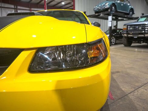 Used 2004 Ford Mustang Mach 1 RWD image 30