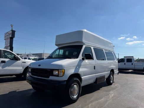 Used 2001 Ford E-350 and Econoline 350 Extended Super Duty image 2
