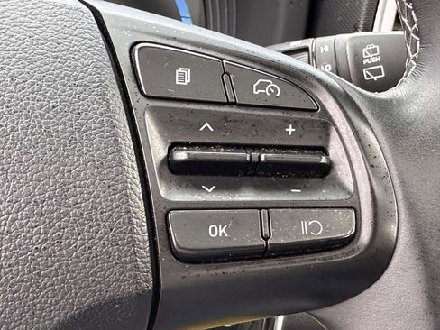 Used 2023 Hyundai Venue SEL FWD image 29