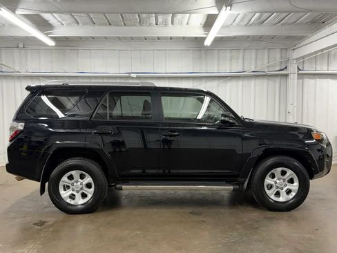 Used 2016 Toyota 4Runner SR5 Premium RWD image 3