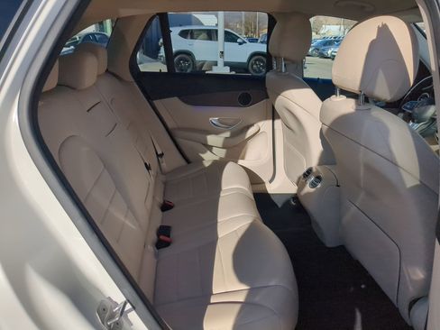 Used 2021 Mercedes-Benz GLC 300 image 34