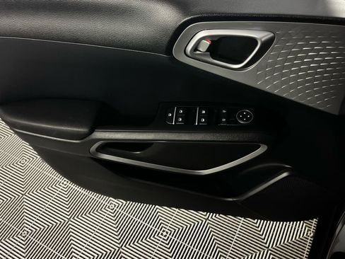 Used 2025 Kia Soul LX image 20