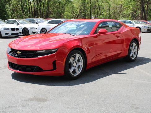 Used 2022 Chevrolet Camaro LT RWD image 3