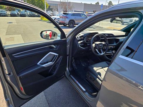 New 2025 Audi Q3 2.0T Premium image 22