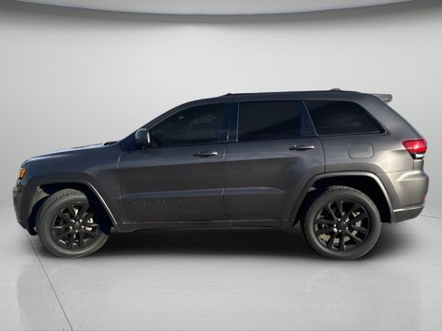 Used 2017 Jeep Grand Cherokee Altitude AWD/4WD image 8