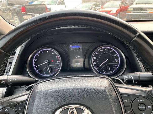 Used 2022 Toyota Camry SE FWD image 21