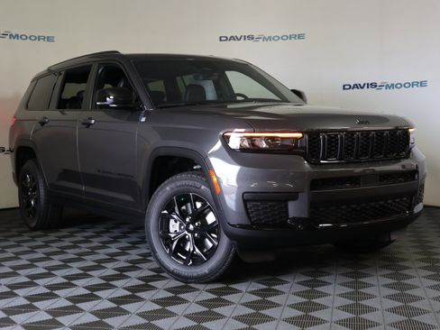 New 2025 Jeep Grand Cherokee L Altitude image 2