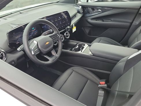 New 2026 Chevrolet Blazer EV LT image 3