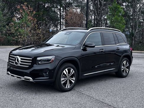 Used 2025 Mercedes-Benz GLB 250 4MATIC image 5