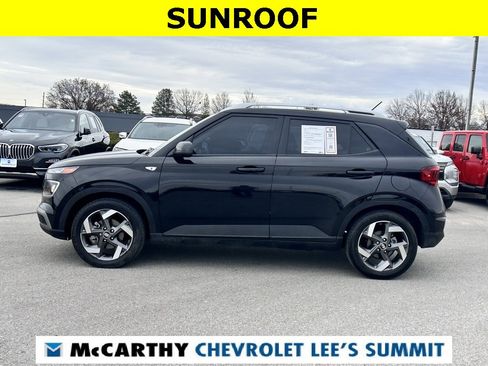 Used 2024 Hyundai Venue SEL image 11