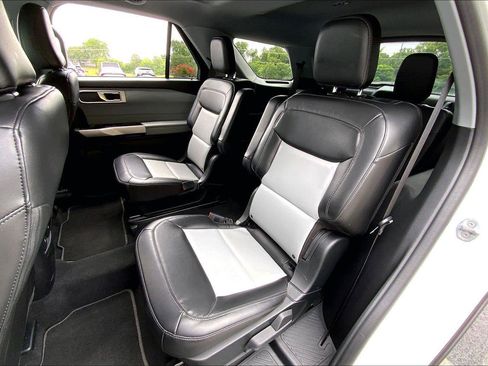 Used 2022 Ford Explorer XLT w/ Equipment Group 202A AWD/4WD image 25