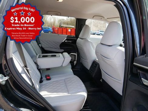 Used 2023 Mitsubishi Outlander SEL AWD/4WD image 9