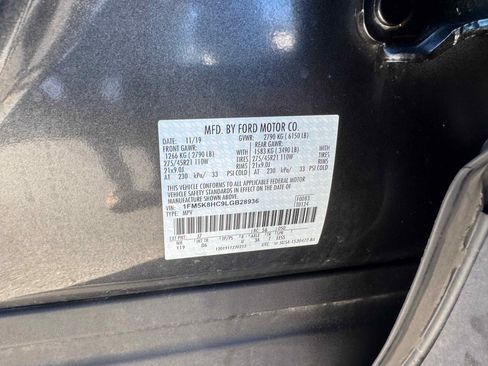 Certified 2020 Ford Explorer Platinum w/ Premium Technology Package image 35