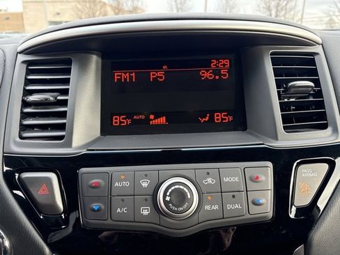 Used 2016 Nissan Pathfinder S image 36