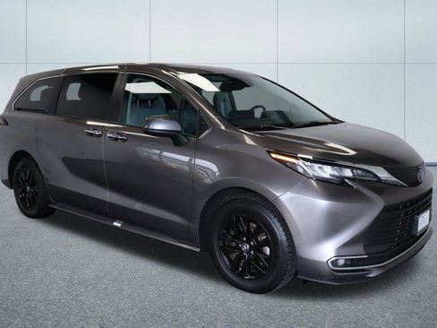 Used 2022 Toyota Sienna XLE AWD/4WD image 10