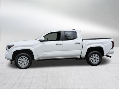 Certified 2025 Toyota Tacoma SR5 AWD/4WD image 5