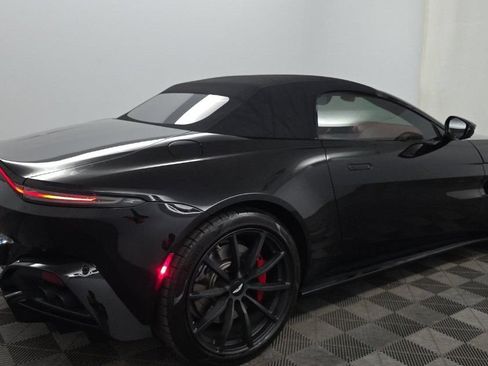 Used 2022 Aston Martin V8 Vantage Roadster RWD image 2